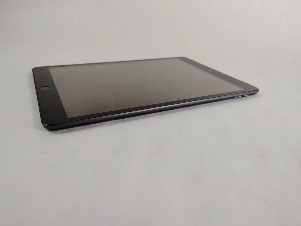 Apple iPad 9th Gen A2603 64 GB iOS 26.0 (Wi-Fi + 4G) Unlocked - Image 4 of 4