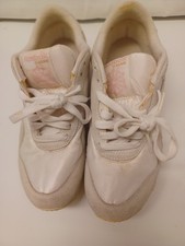 Reebok Classic Women's Size 7 USED WHITE WITH LACES VERY CLEAN