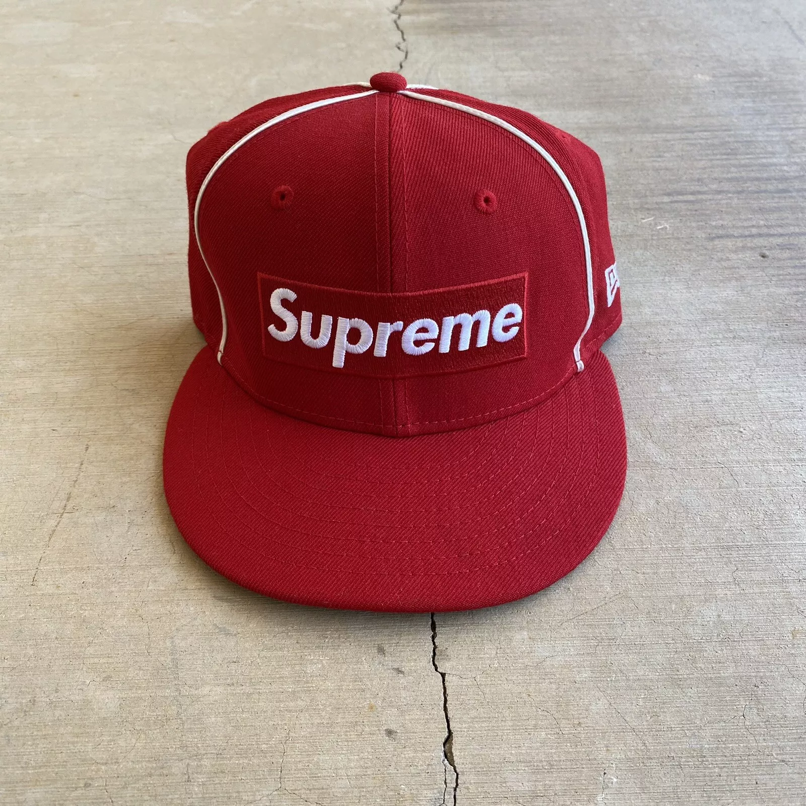 Chapeau Supreme Box Logo Piping New Era ajusté rouge 2016 