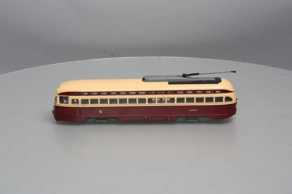 Corgi 55010 1:50 Toronto Transit Commission PCC Streetcar - Image 2 of 4