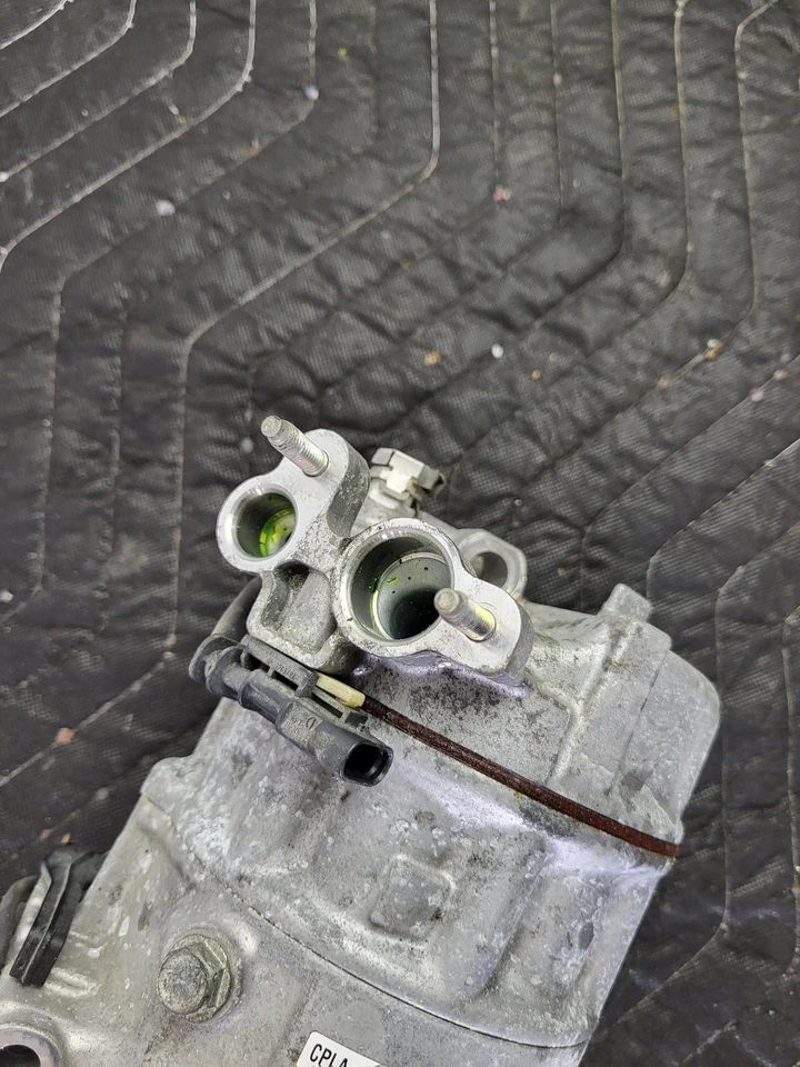 LAND ROVER DISCOVERY SPORT 2019 A/C Air Conditioning Compressor USED OEM - Image 4 of 4