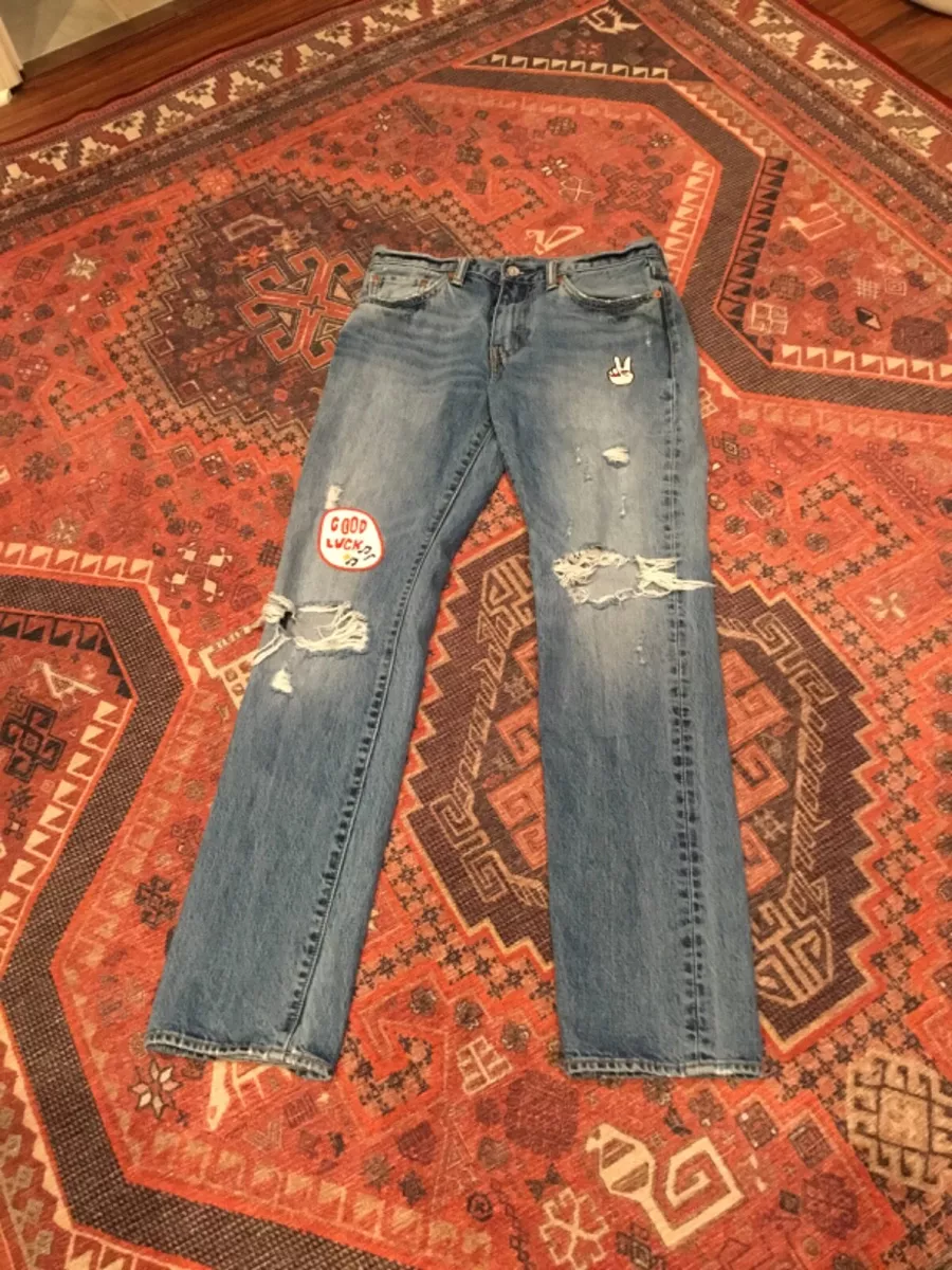 Levis hotsell destroyed jeans