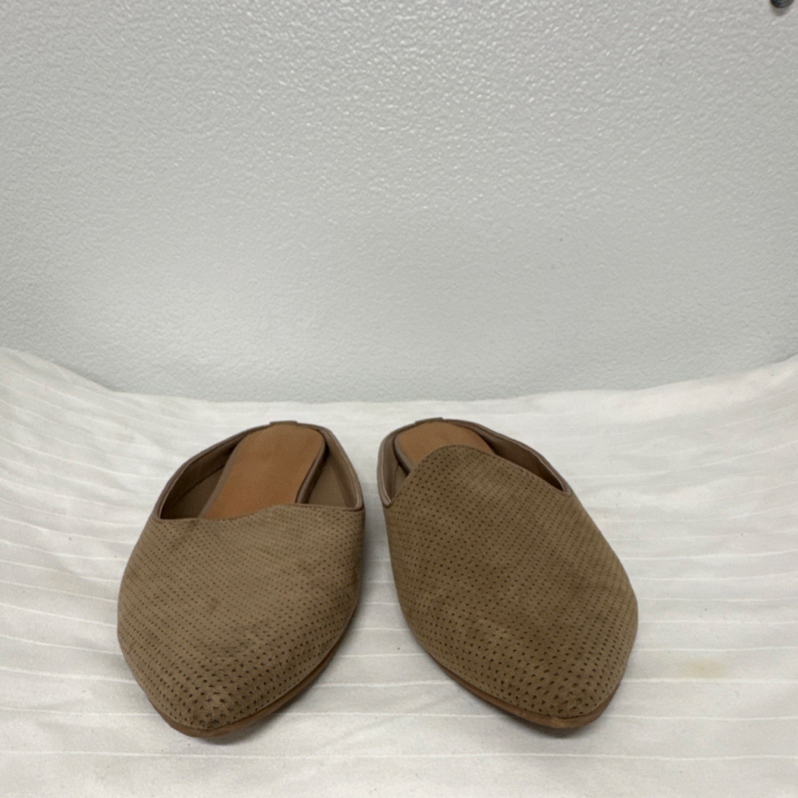 Universal Thread Beige Perforated Pointed Toe Sli… - image 1