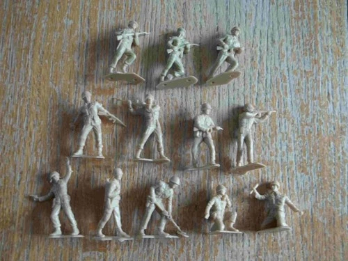 1972 MARX  Desert Fox Playset set of 12 (of 16) tan 1st series G.I.s