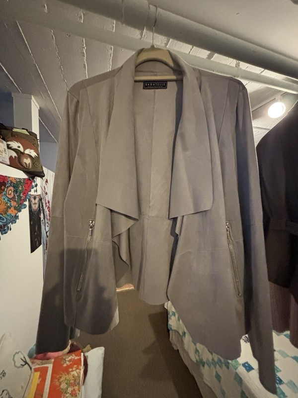 Bagatelle Faux Suede size L Light Grey Blazer NWT Elegant Drape Silver Zipper