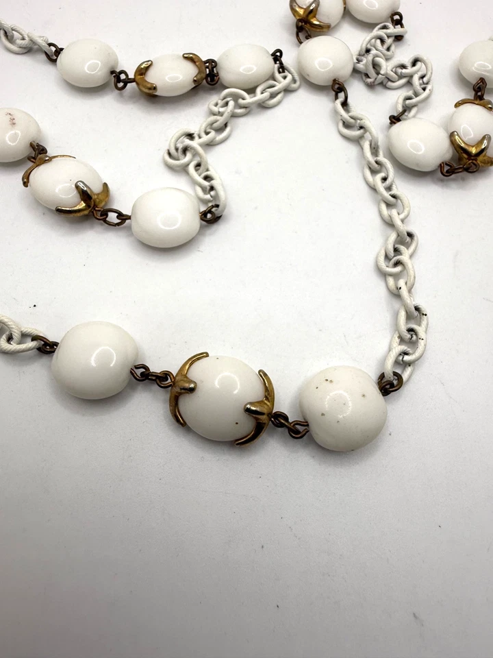 Collar Trifari Vintage Esmalte Blanco Lucita Tono Oro Tapas Flapper Opera 34" Foto 3 de 4