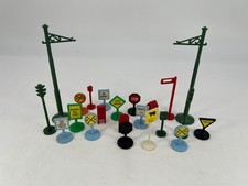 HO Scale Plastic Street Signs Poles Accessories for Wood Rail Layout Lot of 22