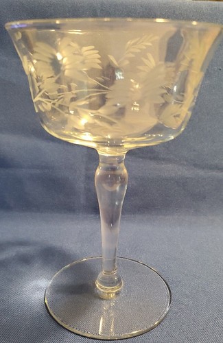 Vintage Etched Champagne Glass Floral Design Clear Stem Ware Wedding 6" X 3.25" - Picture 4 of 4