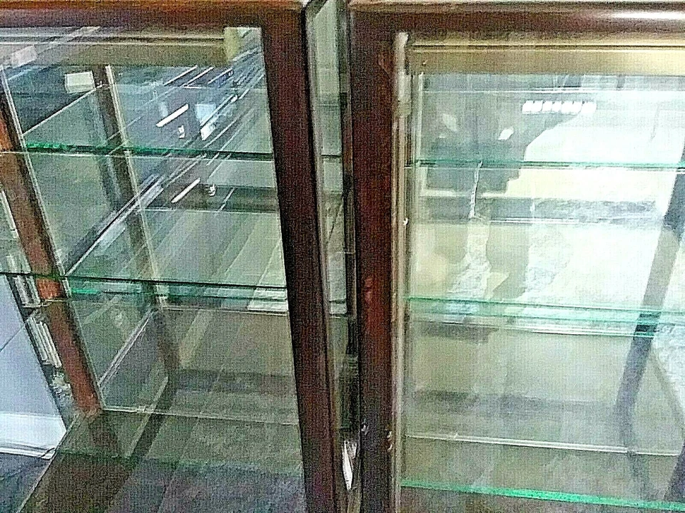 2 hermosas vitrinas antiguas de caoba iluminadas a juego Foto 2 de 4