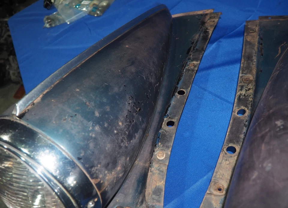 Par de faros delanteros izquierdo y derecho Cadillac 1940 con cubo y montaje OEM ¡Buen estado! Foto 3 de 4