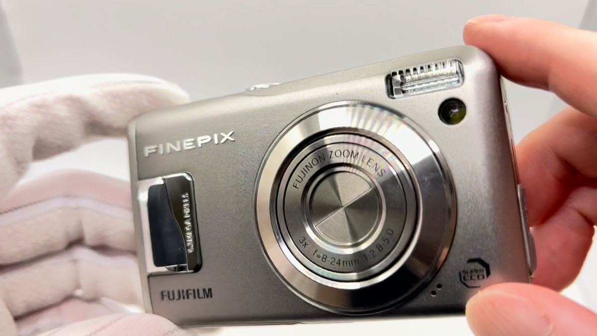 Near Mint] Fujifilm FinePix F31fd Silver 6.3MP Digital Compact