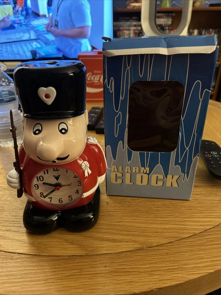 Beefeater Queens Parading Guard Retro Vintage Alarm Clock-Fully Working -Boxed - Image 3 of 4