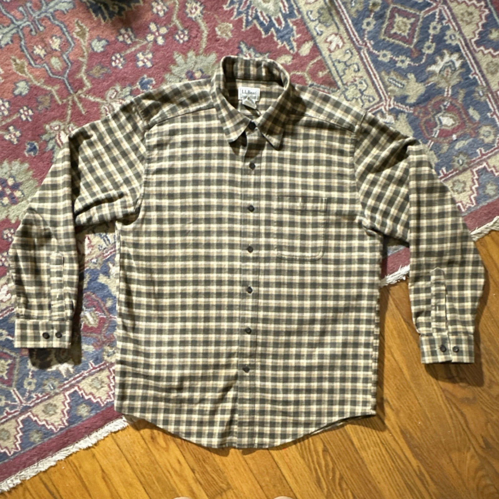 L.L.Bean Men’s Vintage Green Beige Flannel Shirt M Reg Long Sleeve Outdoors