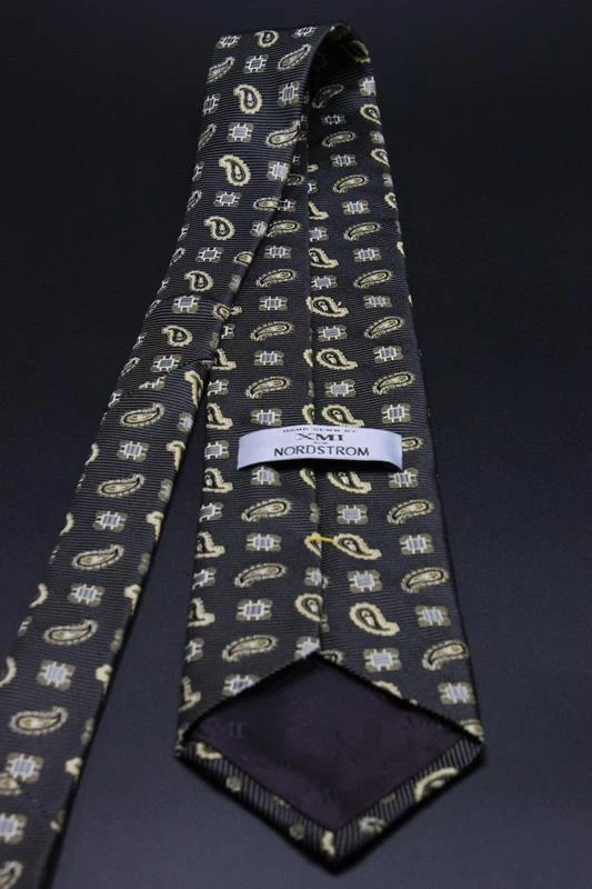 Corbata de seda XMI Nordstrom. Carbón oscuro con cachemira marrón. Foto 3 de 4