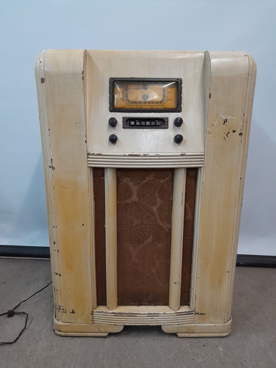 Vintage Sentinel Shortwave Broadcast Wood Radio W