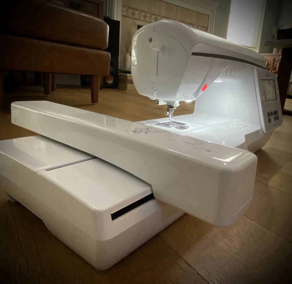 Вышивальная машина Brother Innovis NQ1700E WiFi передача дизайна для области 6x10 - Изображение 3 из 4