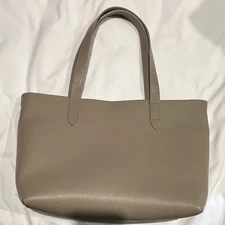 Cuyana Pebbled Leather Small Structured Crossbody Tote with Insert – Open Top