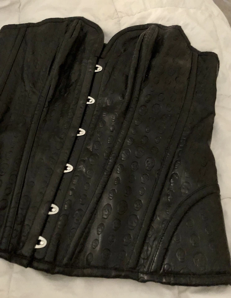 Velvet Kitten Boned Pleather Corset w/ Skull Detail #3075 - Image 2 of 4