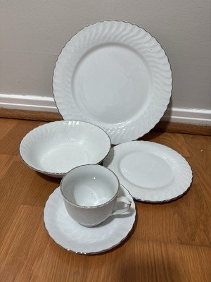 Mint 32 pc. Jamestown China Dish Ware-Set