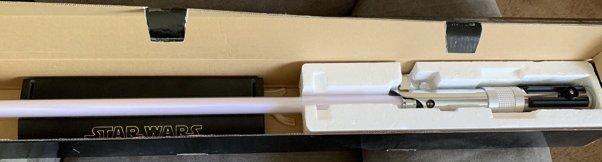 Star Wars Master Replicas Anakin Skywalker Force FX Lightsaber