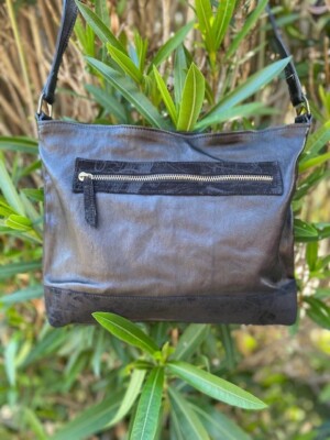 Umhängetasche Leder Stretch schwarz + Wildleder ausgefallen