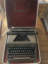 Royal Quiet de Luxe Portable Manual Typewriter Vintage Green Keys with Case thumbnail