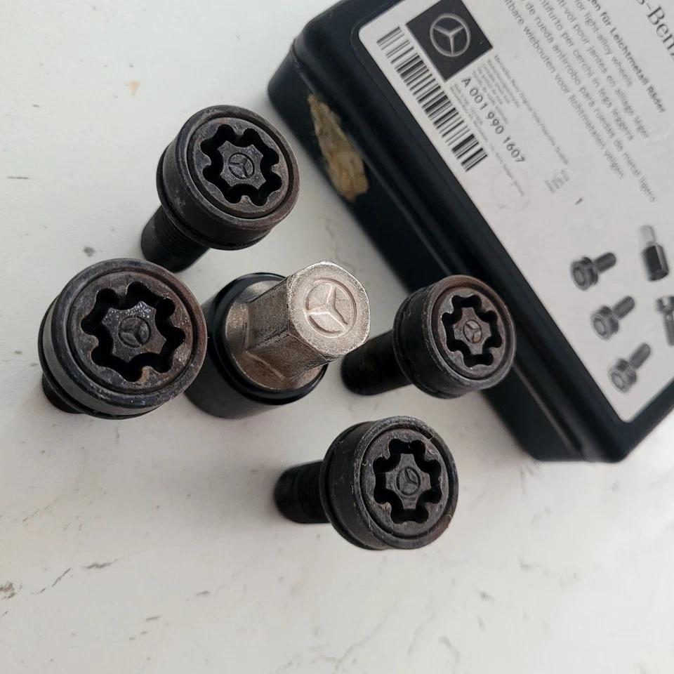 Juego de llaves de perno de tuerca de rueda de bloqueo Mercedes Benz Vito / Viano W639 A0019901607  Foto 3 de 4