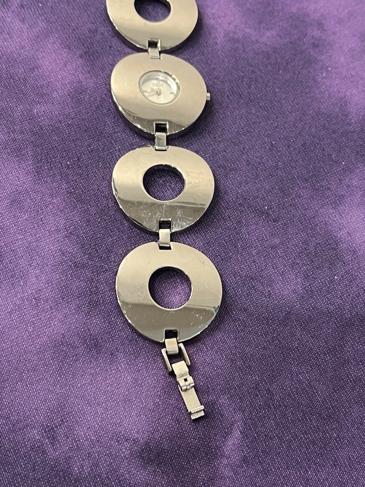 Reloj pulsera Oasis para mujer plateado con batería nueva ¡muy único! ¡Envío rápido! Foto 4 de 4
