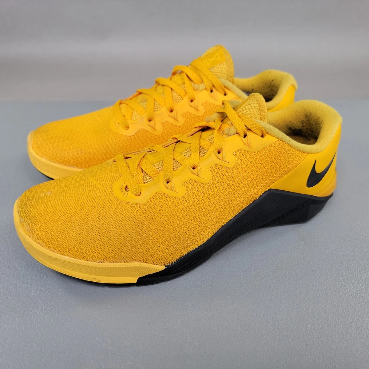 Metcon 5 shop gold and black