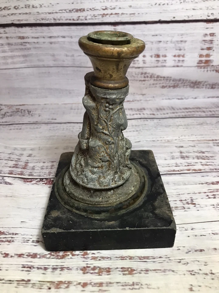 Lámpara de aceite figurativa de la época victoriana soldado de la guerra civil alimentación perro fuente ornamentada SIN tapa Foto 3 de 4