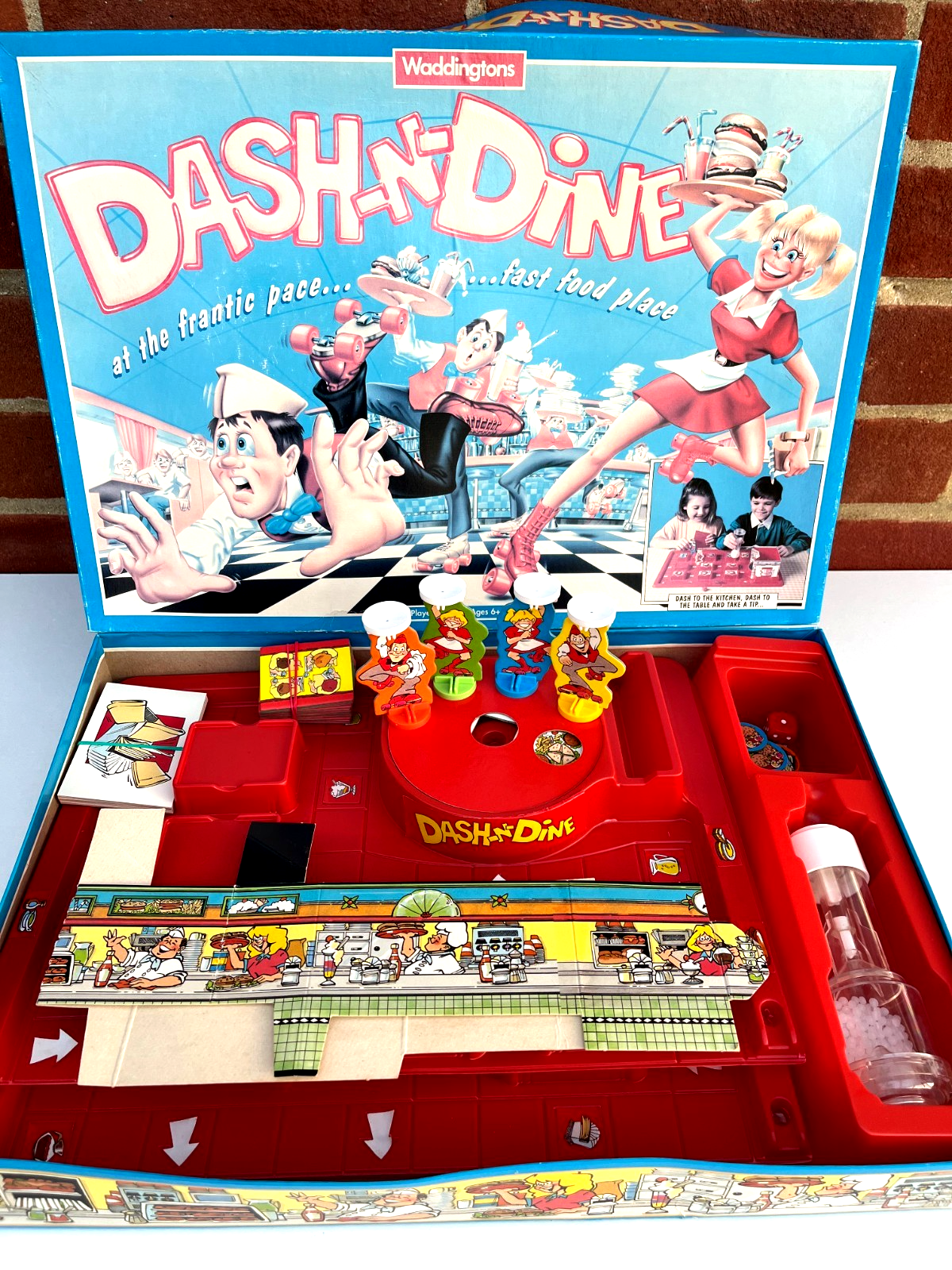 Dash N Dine 3D Board Game fast paced restaurant game Rare vintage Waddingtons