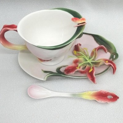 Tōshōmai Sen Teacup set with butterflies and flowers from Japan