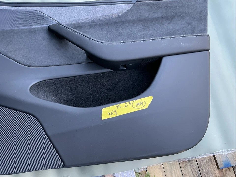 Panel de puerta delantera derecha Tesla modelo Y 2025-2030 moldura tela negra derecha OEM Foto 3 de 4