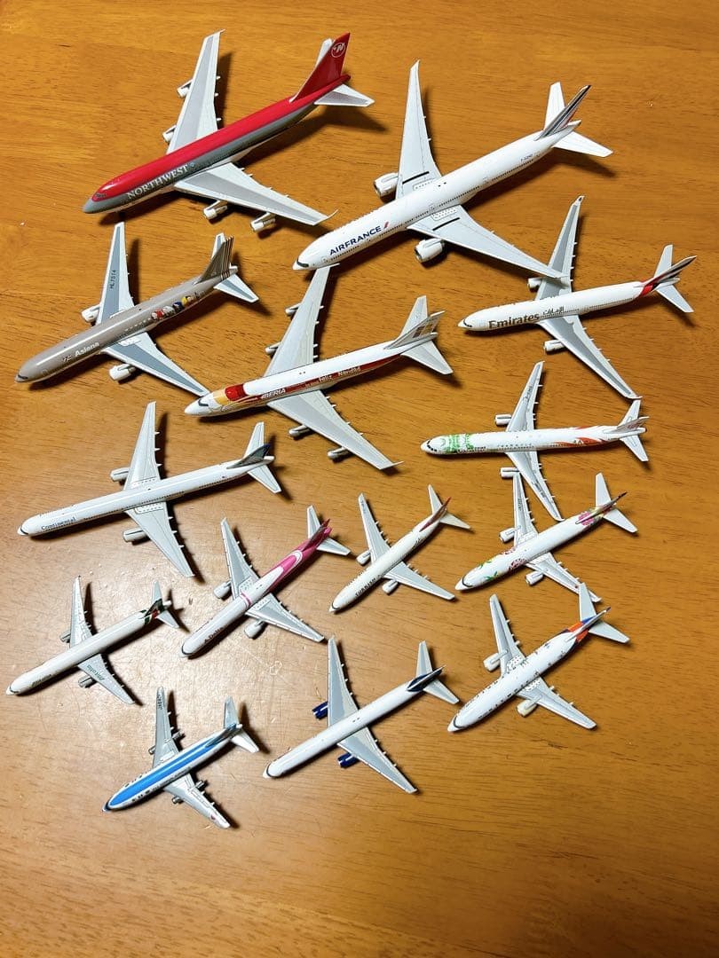 32 model airplanes #704617
