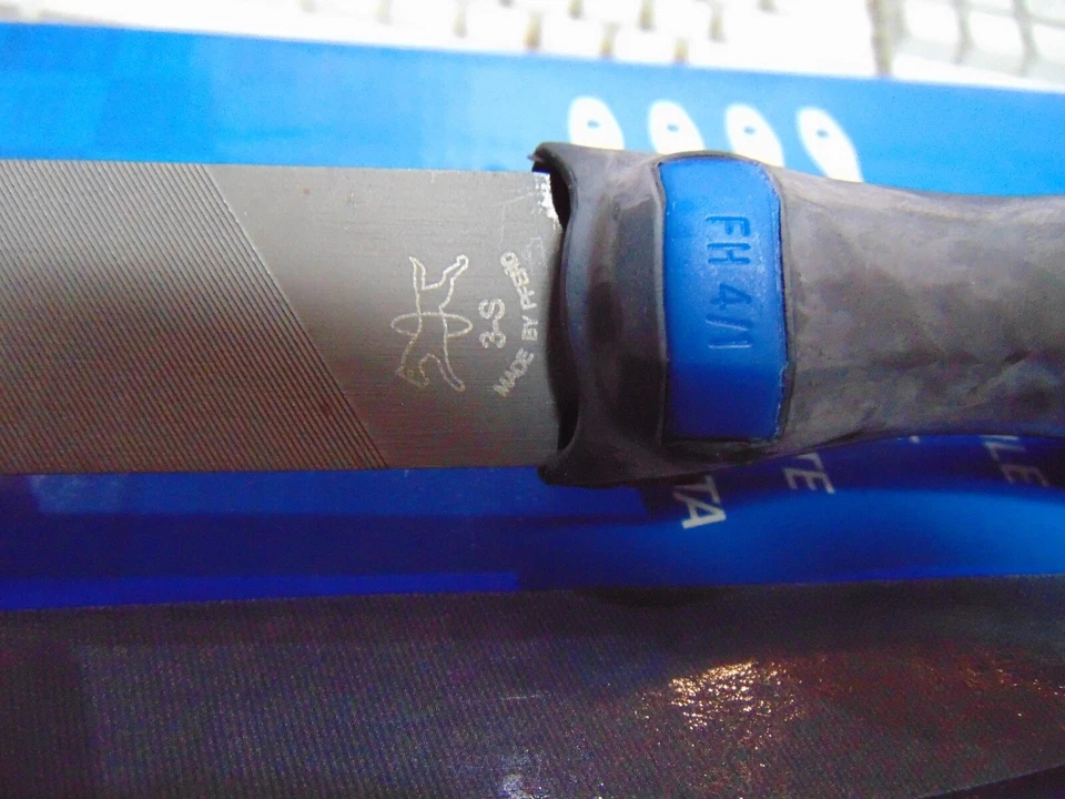 19009 PFERD 10" Mill Hand File PF1212PS 250 C3 EDP with blue handle built in - Image 2 of 4