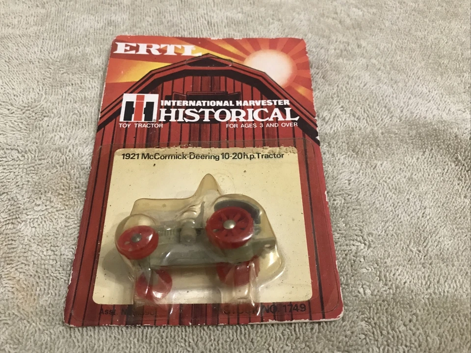 Tractores diecast Ertl NIP 1915 1921 1924 McCormick-Deering Farmall 10-20 1/64 Foto 2 de 4