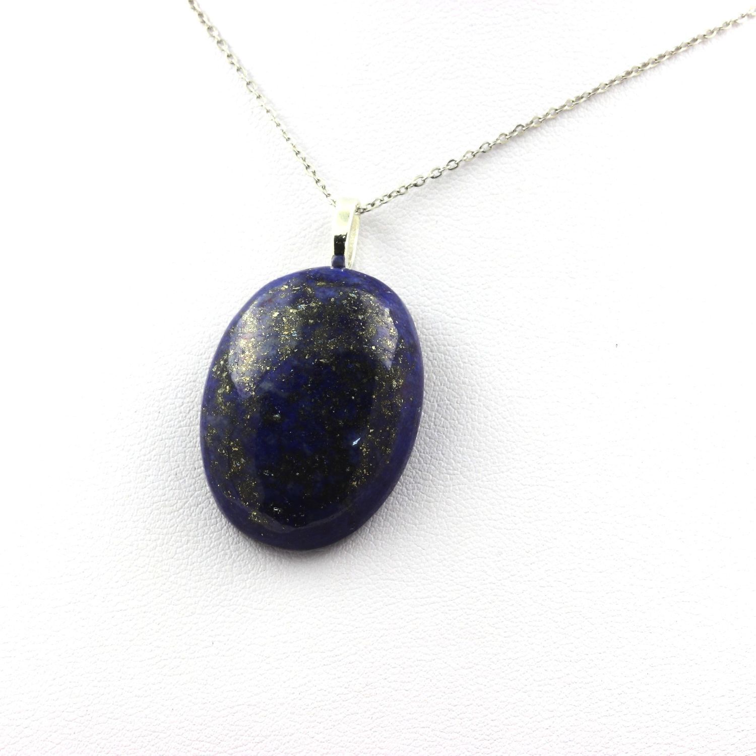 Collier Lapis Lazuli 63.47 ct, le bijou en pierre ovale qui éveille la sérénité