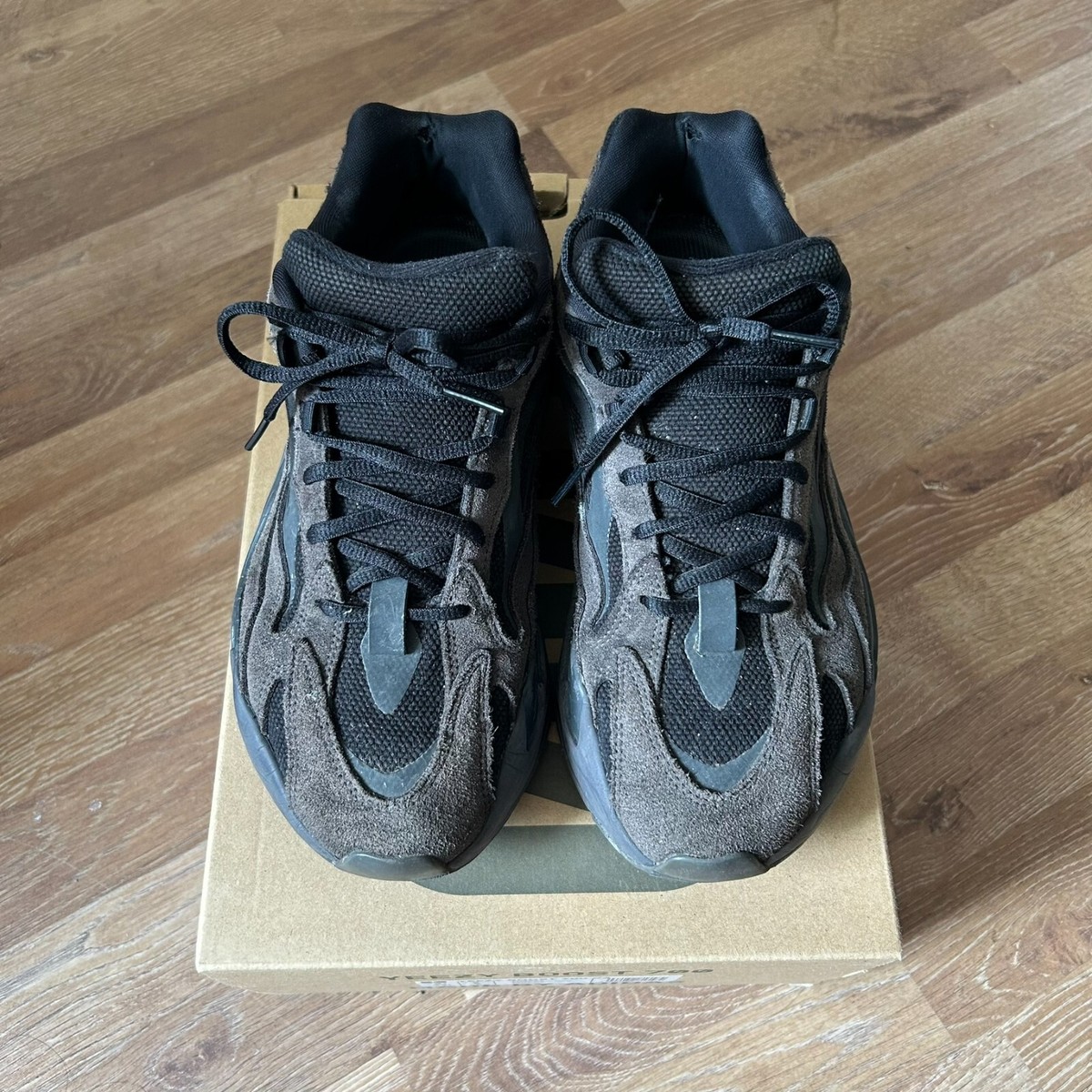 adidas Yeezy 700 V2 Vanta UK9 UK