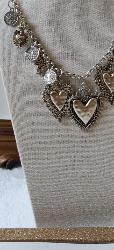 Collana Sacro Cuore con ciondoli portafortuna - Immagine 4 di 4