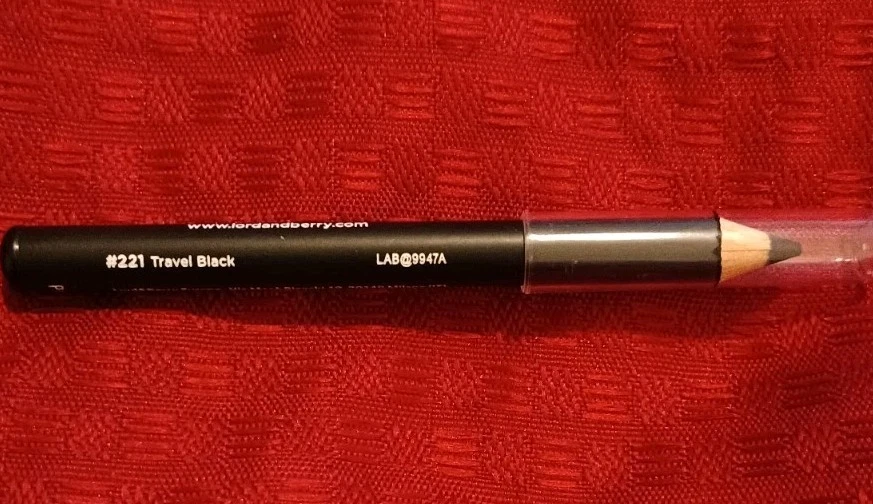 Lápiz de ojos Lord & Berry Line Shade #221 Travel Black 0,02 oz 0,7 g Foto 3 de 4