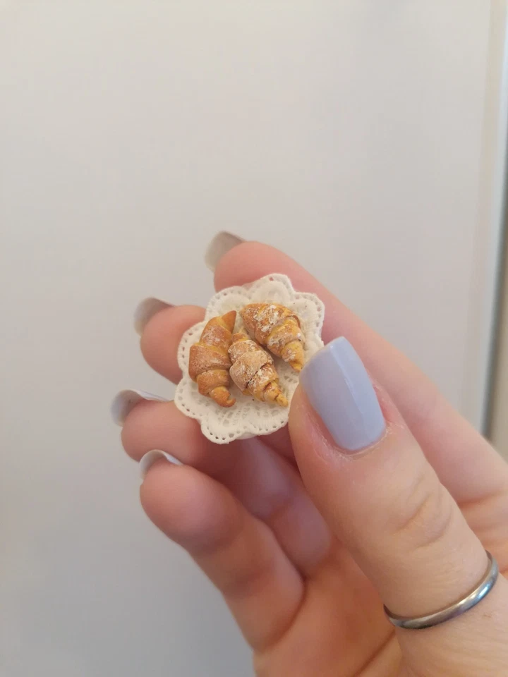 Miniatura dollhouse CROISSANT 3 pz in scala 1:12  fatto a mano in fimo - Immagine 2 di 4