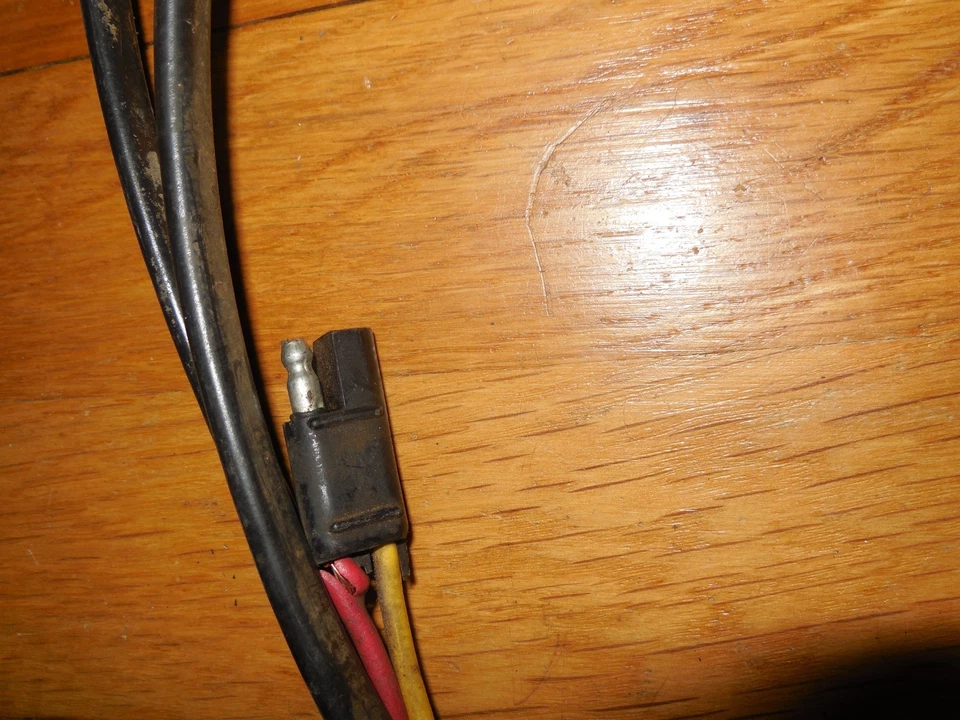 Arnés superior convertible Ford Mustang 1971-1973 original usado D1ZB-15A590-AA Foto 3 de 4