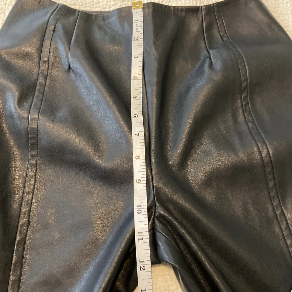 Calça alargadora We The Free 27 couro sintético bainha dividida em estilo boêmio preto - Imagem 3 de 4