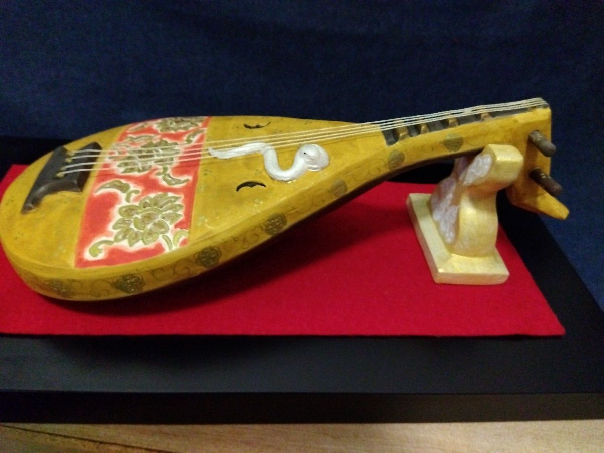 Japanese biwa musical rare instrument Pottery ornament