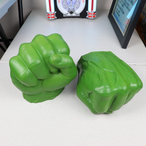 Hulk Smash Foam Hands Green 2011 Hasbro