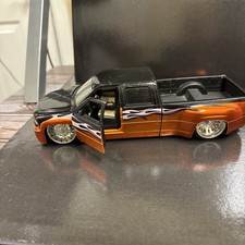 JADA TOYS COLLECTORS CLUB 1999 CHEVY SILVERADO DOOLEY 1/24 