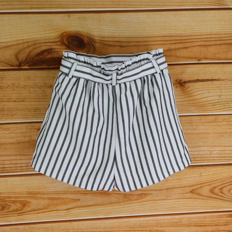 Forever 21 纸袋短裤腰带打褶女式 M 白色黑色条纹高腰 — 第 2/4 张图片