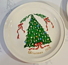 Vintage Lillian Vernon 7” Christmas 1978 Plate - Set of 2