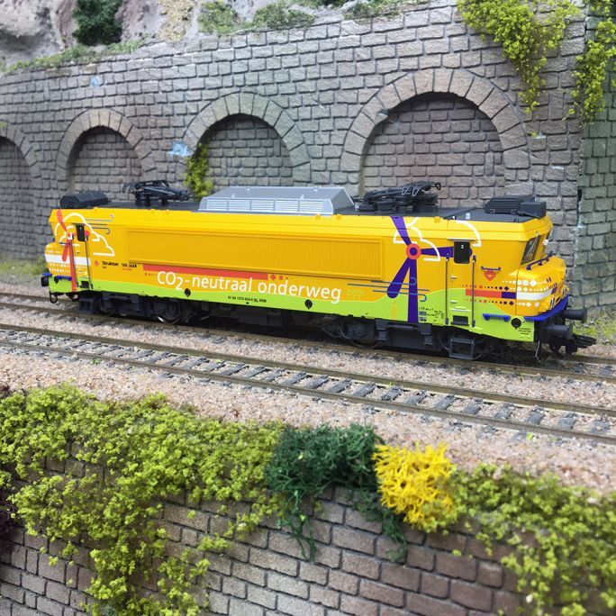 Locomotive électrique 1756 avec porte conteneurs, Strukton Rail - ROCO 7510117