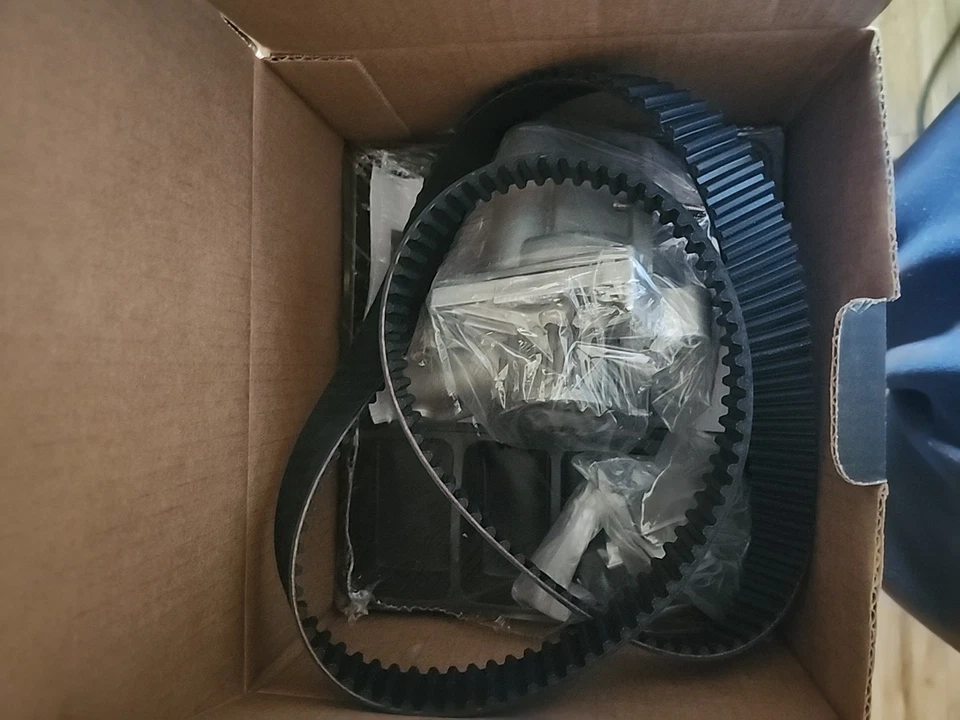 Kit de componentes de distribución Gates con bomba de agua. Se adapta a Toyota Camry 2,0 L y 2,2. Foto 3 de 4